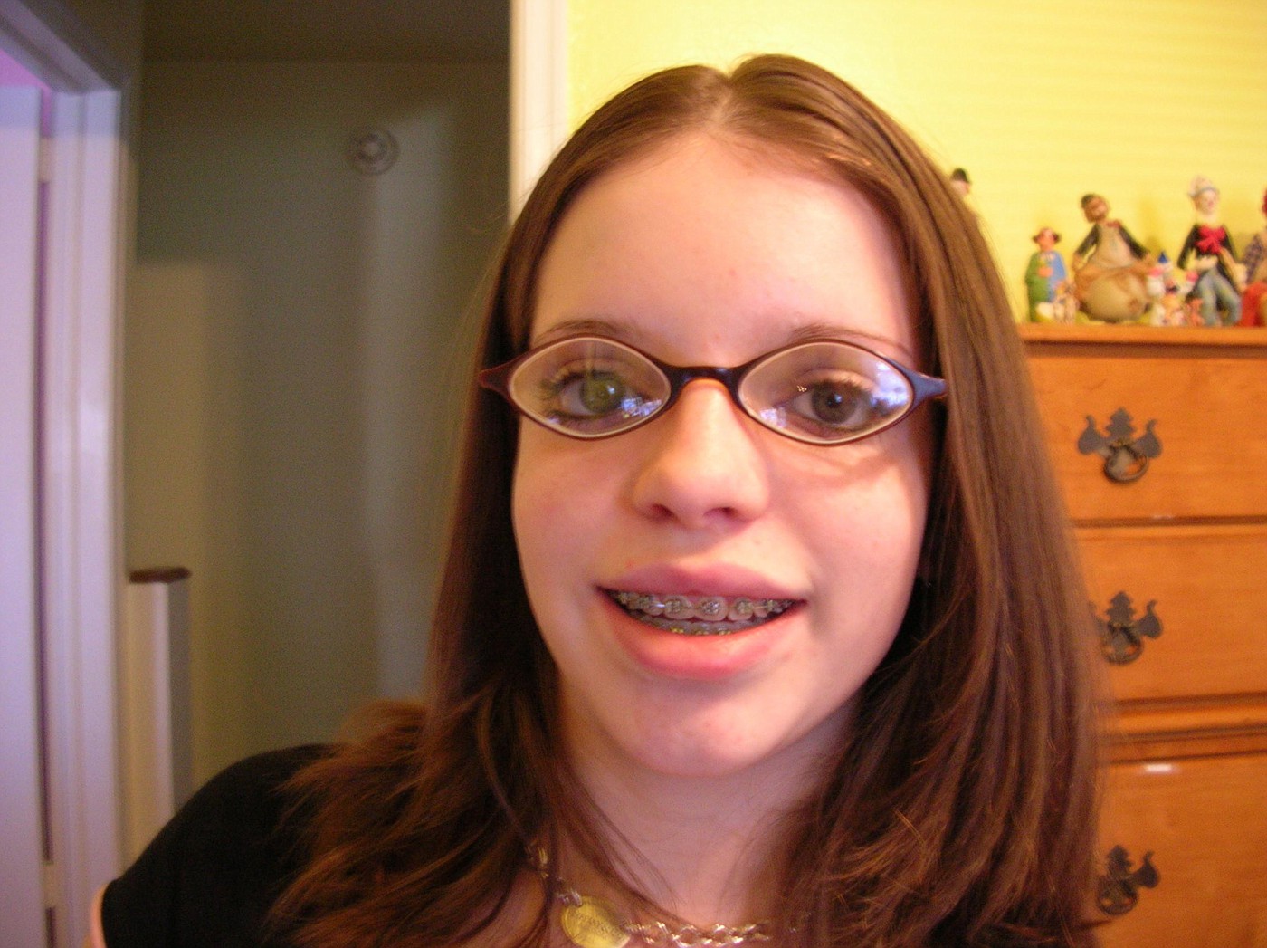 Ugly woman with glasses sucks dicks pic