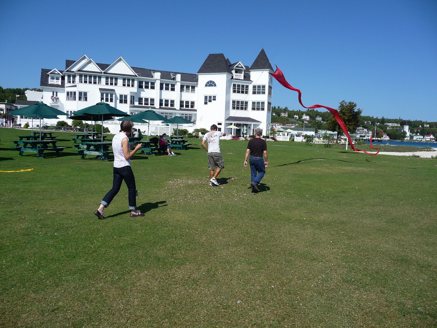 Photo Kite Flier With The Hotel Iroquois In The Background Mackinac Island Aug 2010 Michilimackinac Area Including Mackinac Island Michigan Album Debramunn